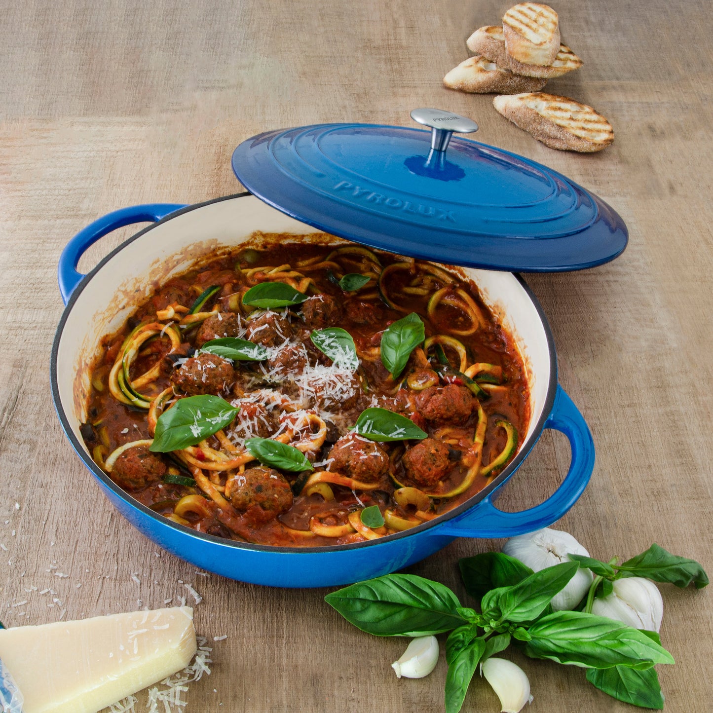 PYROCHEF Round Chef Pan Ocean Blue with spagegtti meatballs