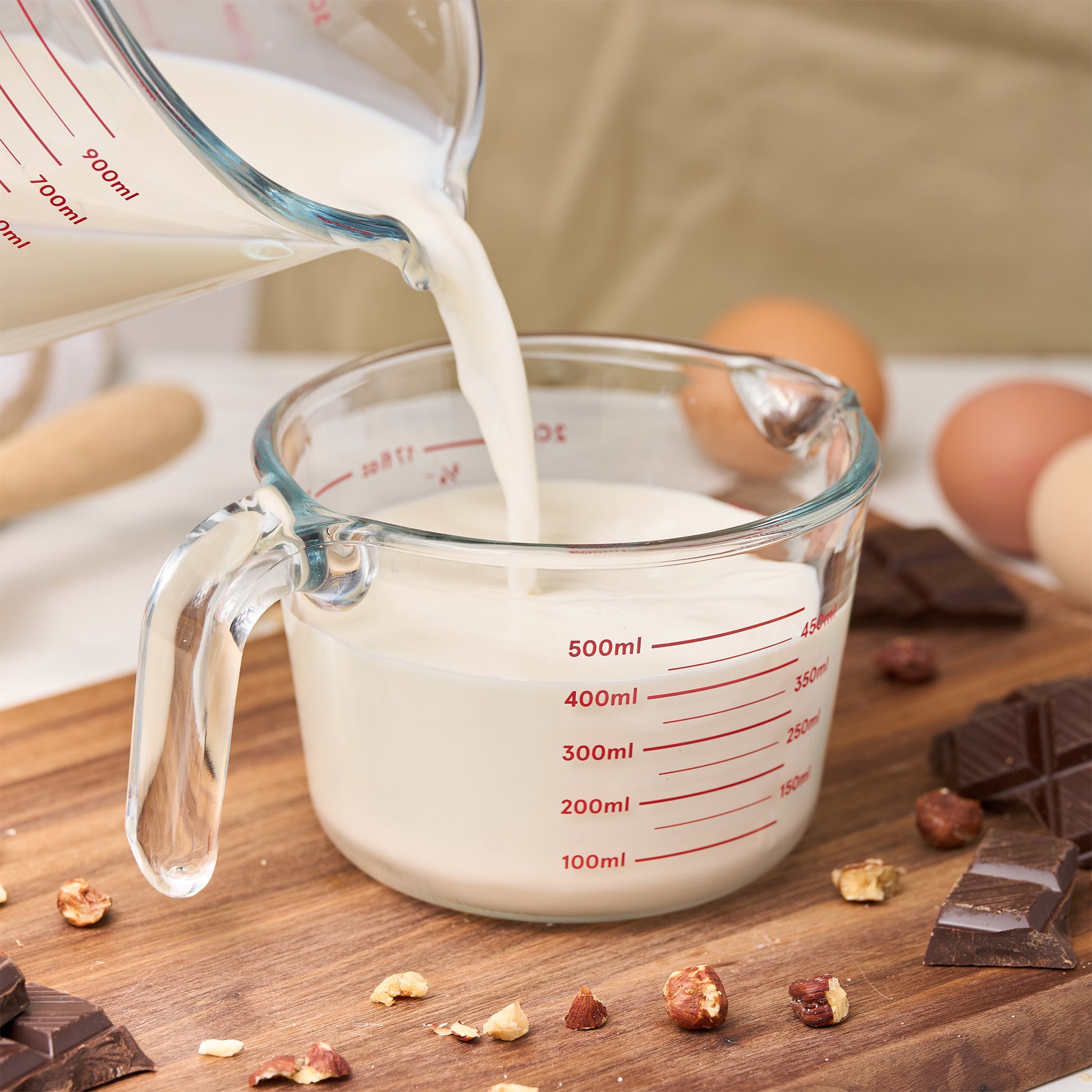 Glass Measuring Jug 500 ml with milk