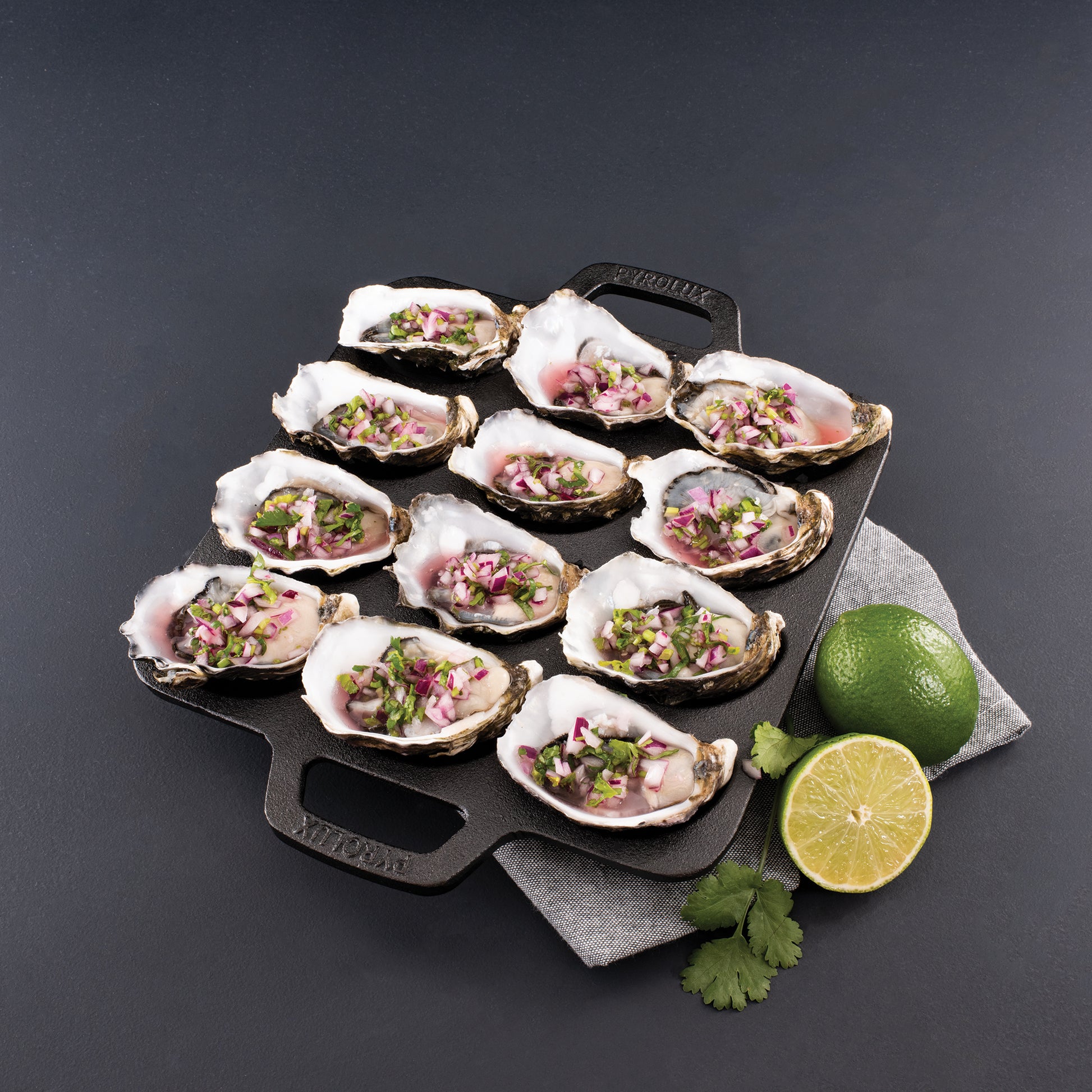 PYROCAST 12 Piece Oyster Tray with oysters