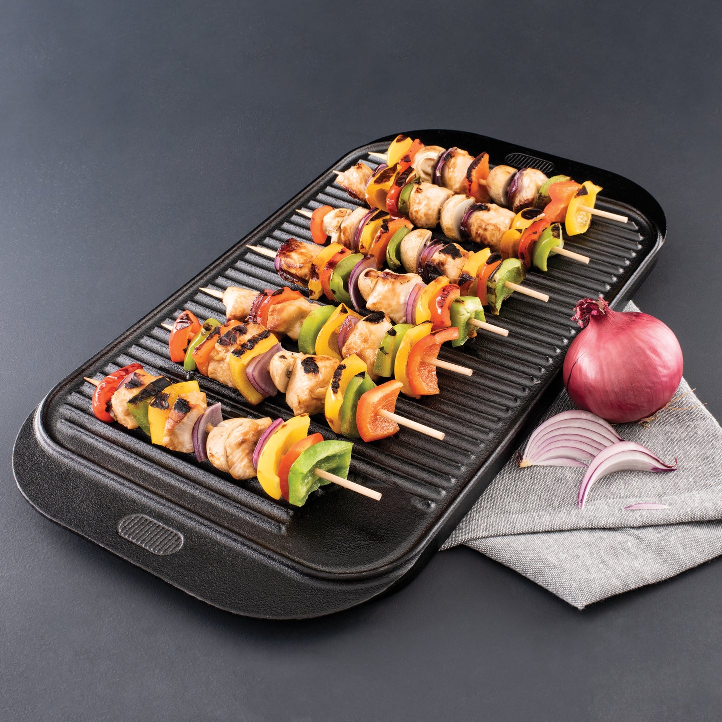 PYROCAST Rectangular Grill Tray with grilled chicken