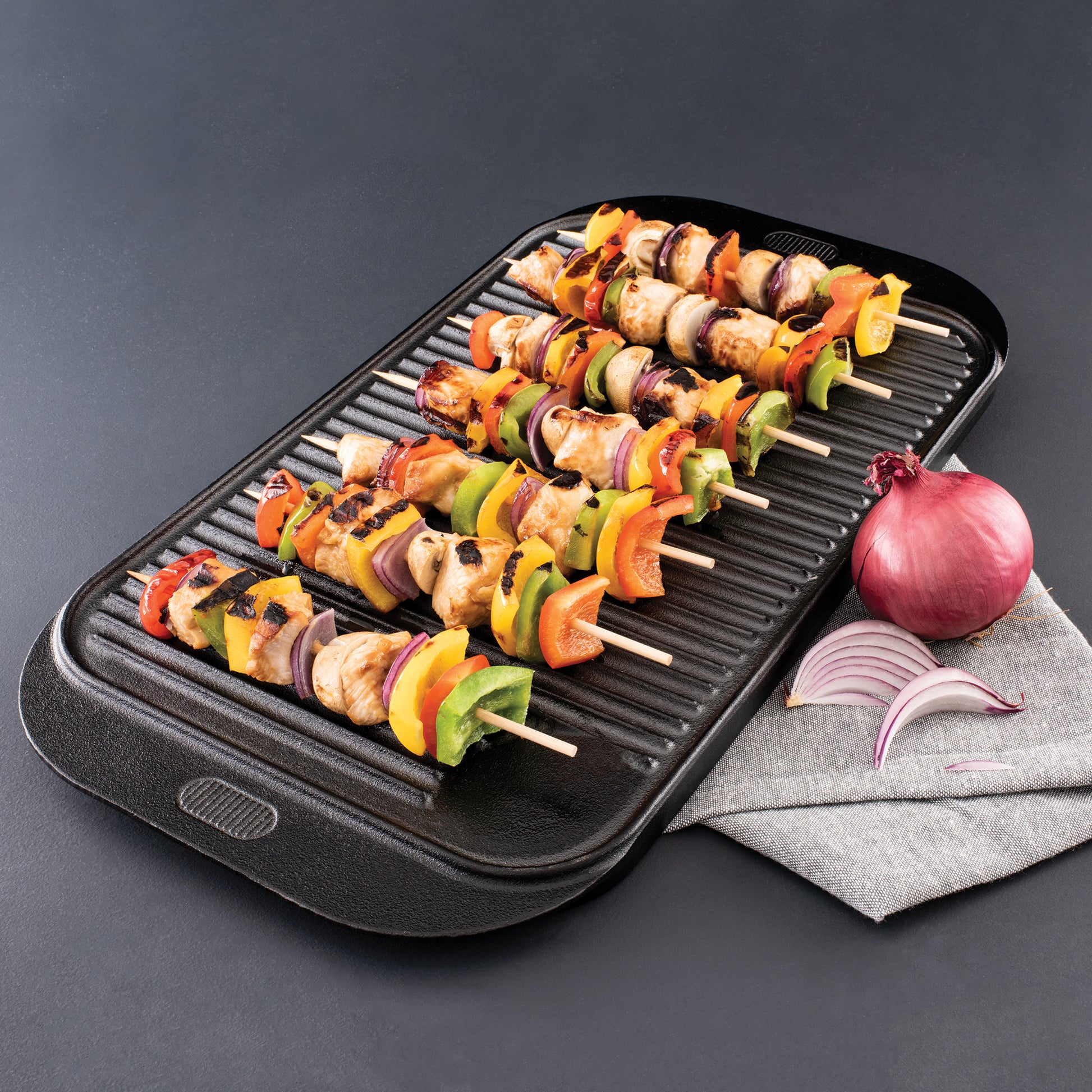PYROCAST Rectangular Grill Tray with grilled chicken