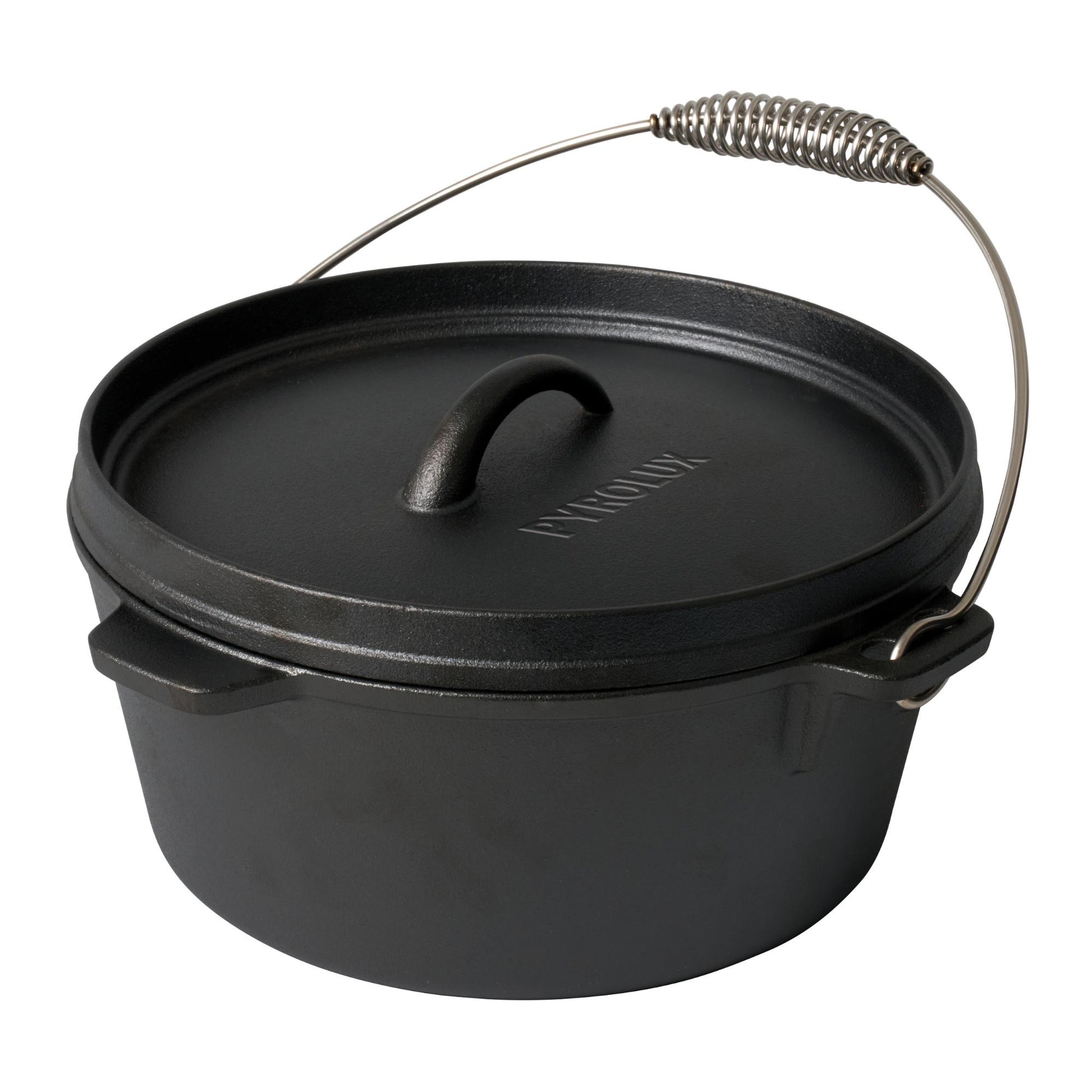 Pyrocast Camp Oven with lid on white background